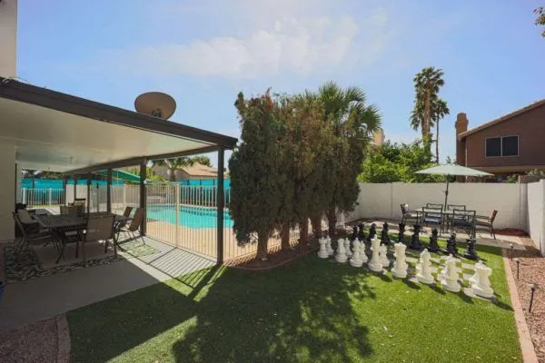 C-11-1030x687-1-600x400