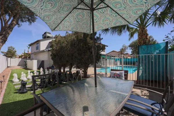 C-8-1030x687-1-600x400